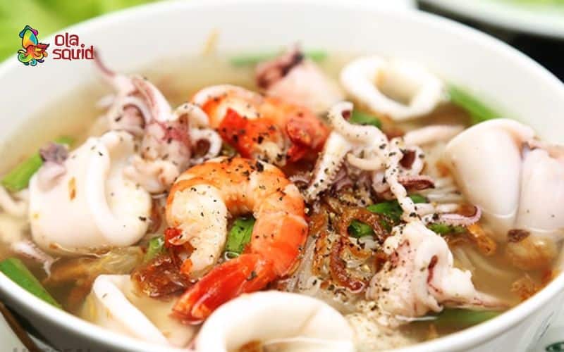 Cách nấu bánh canh mực thơm ngon, chuẩn vị 5 Biến tấu bánh canh mực theo nhiều cách, mỗi phiên bản là một trải nghiệm hương vị mới lạ
