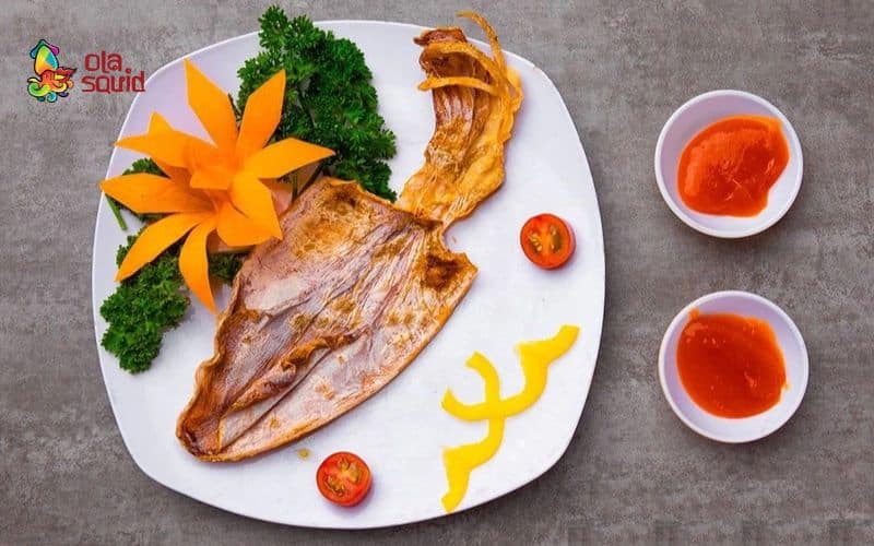 Mực khô là món ngon dân dã, được phơi nắng để giữ trọn hương vị biển