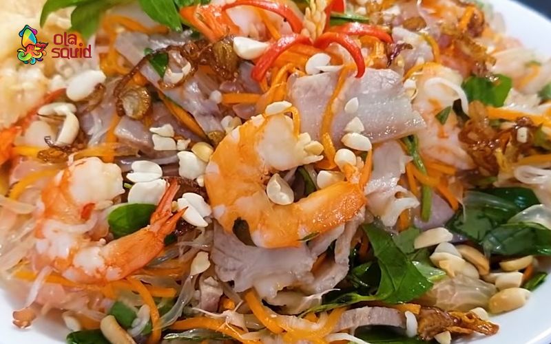 Nước trộn chua ngọt cay nồng là “linh hồn” giúp món gỏi thêm phần bùng vị