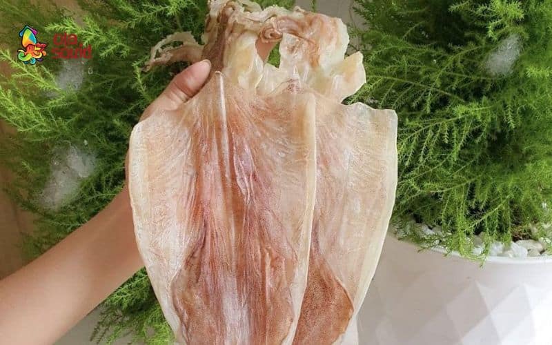 Mực khô loại 1 là dòng cao cấp: thân dày, đều, không rách, được phơi nắng tự nhiên ngay sau khi đánh bắt