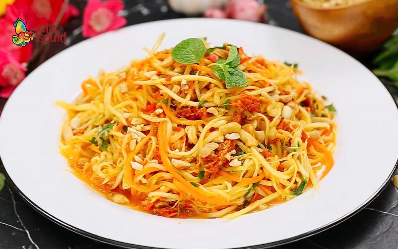 Các bước đơn giản để tạo nên món gỏi xoài khô mực chua cay đậm đà