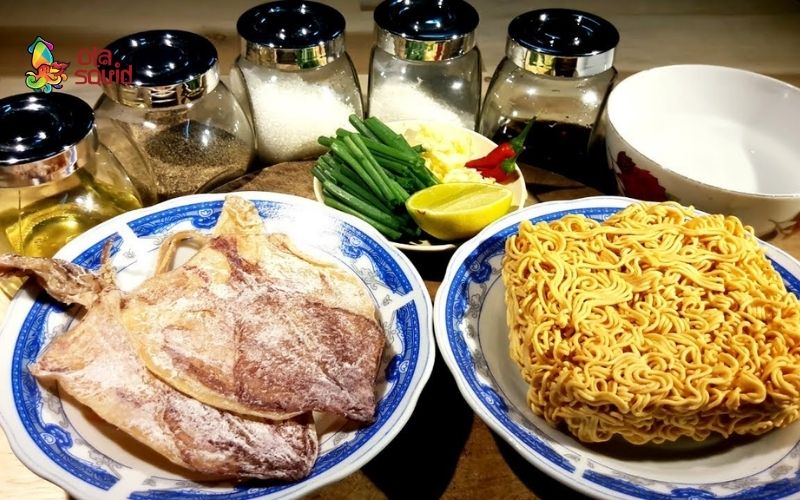 Nguyên liệu làm món mì xào mực khô đơn giản, dễ tìm