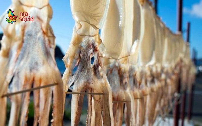 Chỉ với mực tươi và nắng tốt, bạn có thể làm món mực một nắng ngon đúng chuẩn tại nhà