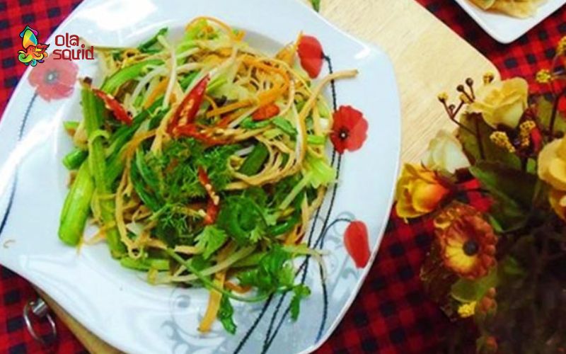 Râu mực khô làm món gì ngon? Gợi ý 6 món ăn hấp dẫn 1 Hướng dẫn làm món râu khô mực xào rau củ đậm vị