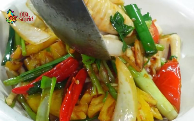 Cách chế biến mực khô xào dứa thơm lừng, siêu ngon 4 Mực khô xào dứa với hành tây dễ làm tại nhà