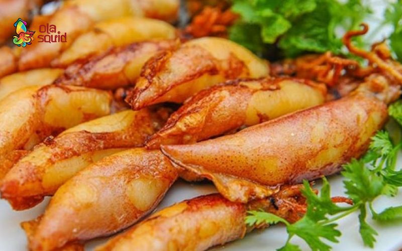 Cách làm mực rim tỏi ớt ngon, đậm đà và hấp dẫn 3 Chiên hoặc xào sơ mực để giữ độ dai giòn