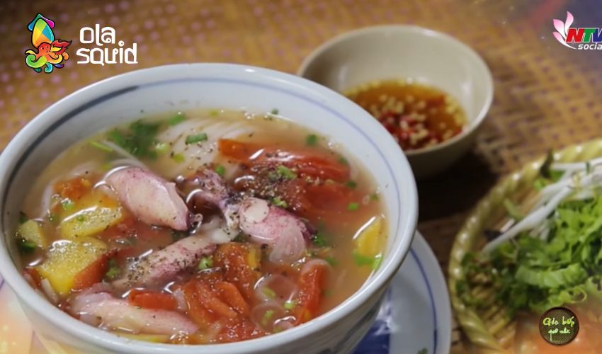 Cách nấu bún mực chuẩn vị Phú Yên, nước trong, mực giòn 5 Bí quyết để món bún mực chuẩn vị như ngoài hàng là các món ăn kèm