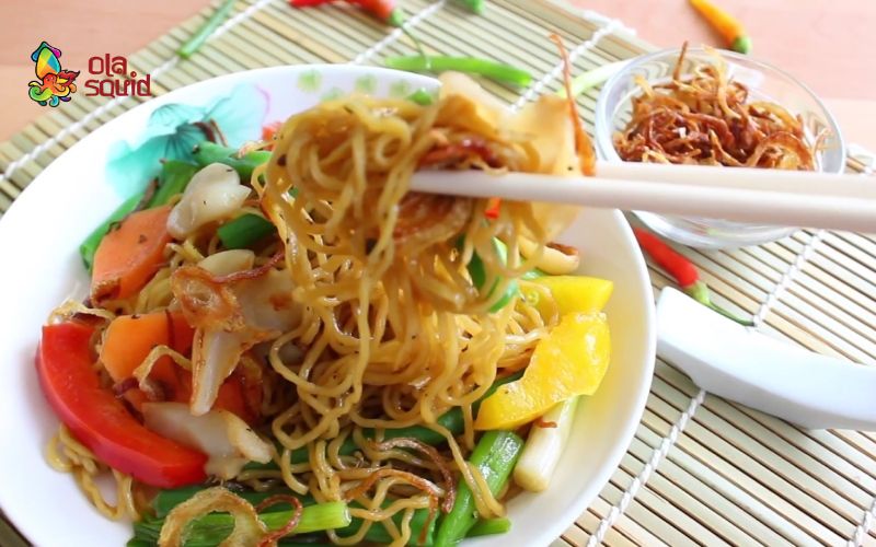 Bào ngư làm món gì ngon? Top 12 món từ bào ngư bổ dưỡng 12 Mì xào bào ngư với rau củ bắt mắt