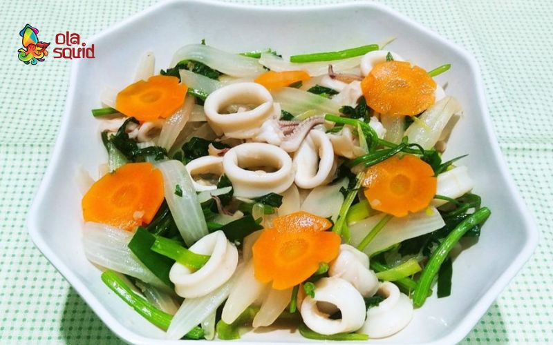 Cách làm mực xào cần tỏi thơm ngon, không bị tanh 1 Giới thiệu về món mực xào cần tỏi tây