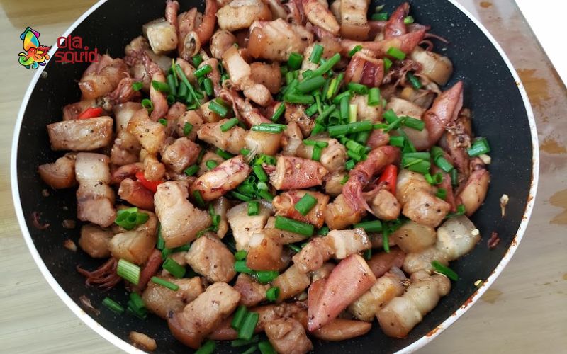 Mực muối khô là gì? Gợi ý 3 cách chế biến mực muối khô ngon 4 Mực muối khô rim thịt ba chỉ thơm ngon, hấp dẫn