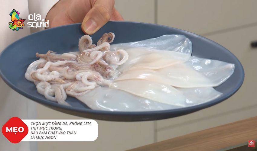 Cách làm mực nhúng giấm giòn ngon chuẩn vị miền Nam 2 Sơ chế mực sạch và khử mùi tanh