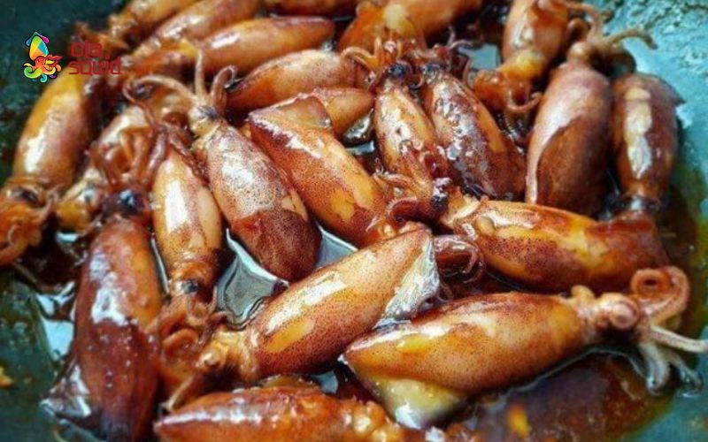 Mực trứng làm gì ngon nhất? Gợi ý 10 món dễ làm tại nhà 12 Món mực trứng rim sốt me càng ăn càng cuốn