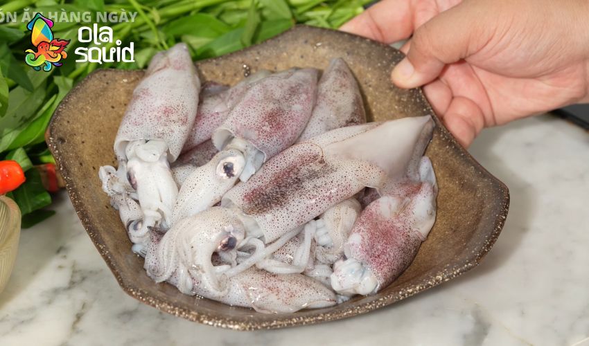 Mẹo xào mực xào rau muống xanh giòn không bị dai 2 Cách chọn mực tươi ngon, không tanh