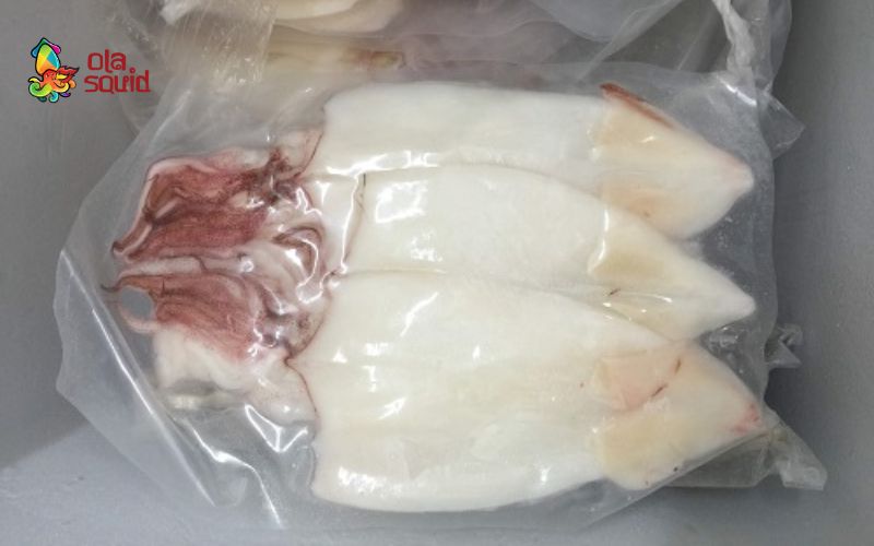 Tất tần tật về mực một nắng Côn Đảo tươi ngon 6 Nên rửa sạch mực một nắng trước khi chế biến (Nguồn ảnh: Internet)