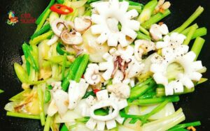 squid stir fried with onion and celery