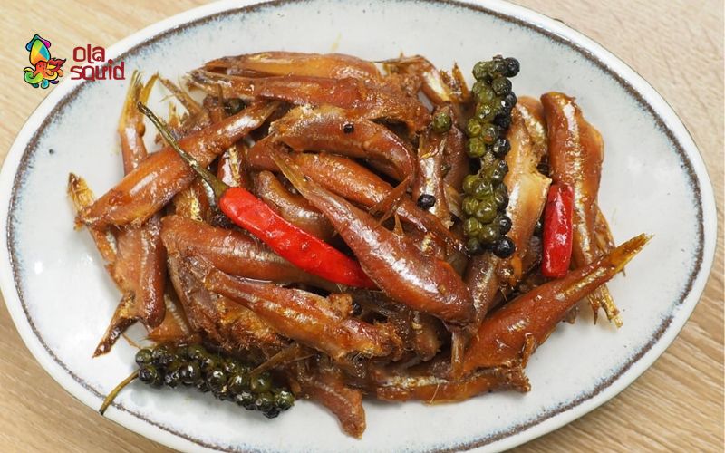 Cá cơm làm món gì ngon? Gợi ý 17 món ăn đơn giản 1 Cá cơm kho dễ chế biến, nhanh gọn