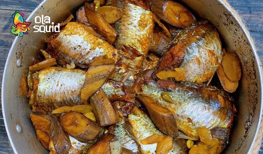 Cá diếc làm món gì ngon? 15 cách chế biến cá diếc thơm ngon, đậm vị 8 Cá diếc kho chuối xanh