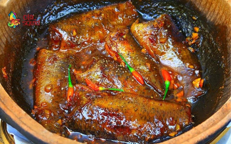 Cá rô đồng làm món gì ngon? Gợi ý 8 cách chế biến thơm ngon 1 Cá rô đồng kho tộ ăn rất đưa cơm