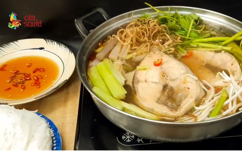 Cá bớp làm món gì ngon? Top 16 công thức chế biến hấp dẫn 2 Lẩu cá bớp măng chua hấp dẫn