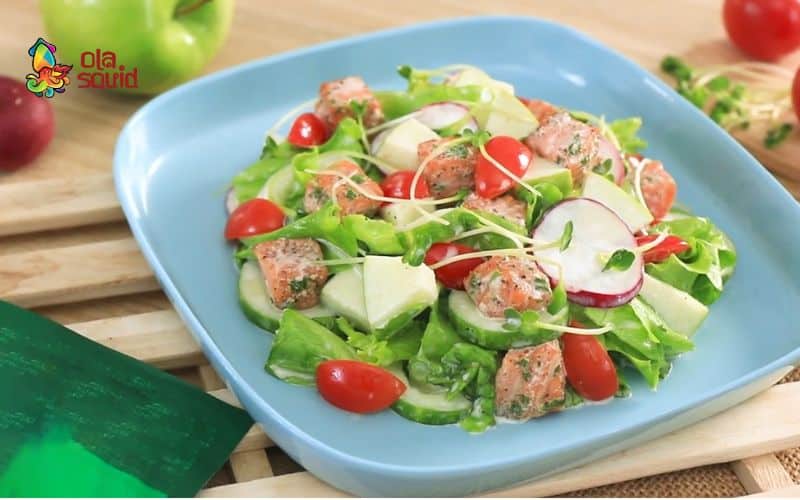 Cá hồi làm gì ngon? Gợi ý 15 món hấp dẫn không thể bỏ qua 1 Salad cá hồi càng ăn càng cuốn