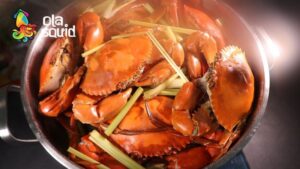 Cách hấp cua biển dễ làm mà không bị rụng càng