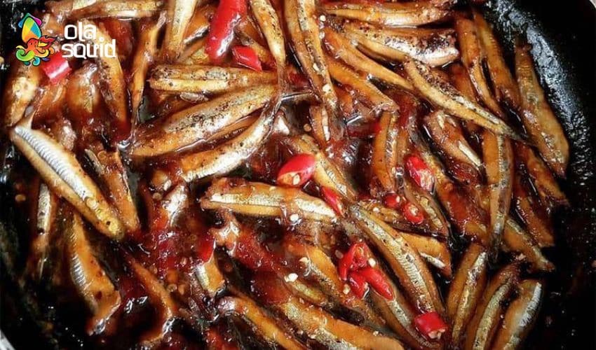 วิธีทำปลาฉิ้งฉ้างเคี่ยวรสเข้มข้น อร่อยแบบต้นตำรับทำเองที่บ้าน 3 ปลาฉิ้งฉ้างตุ๋นพริกไทยผสมผสานความเค็มของน้ำปลาและความเผ็ดร้อนของพริกไทย