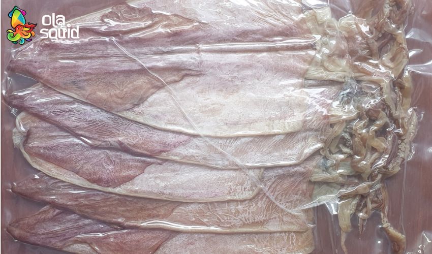 Mực khô có được mang lên máy bay không? Quy định mới nhất bạn cần biết 6 Đóng gói kín mực khô tránh gây mùi để dễ dàng qua hải quan hơn