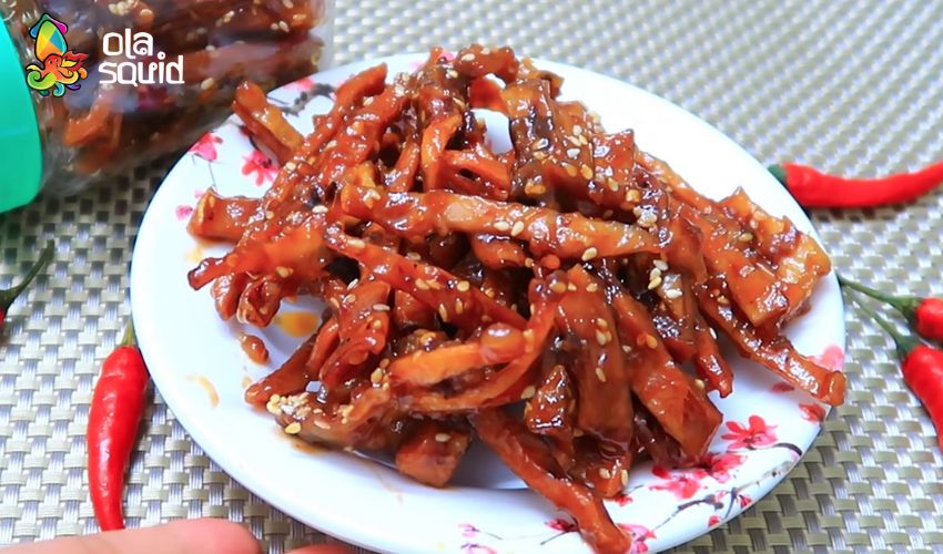 Mực khô Hạ Long là gì? Cập nhật giá và địa chỉ mua uy tín 13 Vị chua cay mặn ngọt hòa quyện trong món mực khô rim me