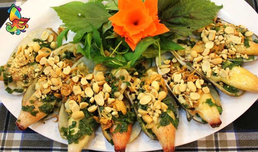 What is a Geoduck? Characteristics, Nutritional Value, and Preparation Methods 4 Geoduck grilled with scallion oil is aromatic with spring onions and rich with roasted peanuts