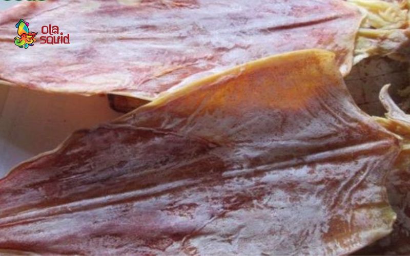 Cách làm gỏi mực khô đu đủ giòn ngon, đúng vị 2 Bạn nên chọn mua khô mực câu có màu hồng nhạt, thân thon dài, khô ráo