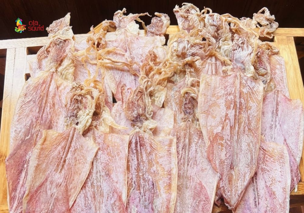 Điểm danh 8 vùng biển mực khô ngon nhất Việt Nam 1 Mực khô Cô Tô, Vân Đồn với thân chắc, màu sắc tự nhiên
